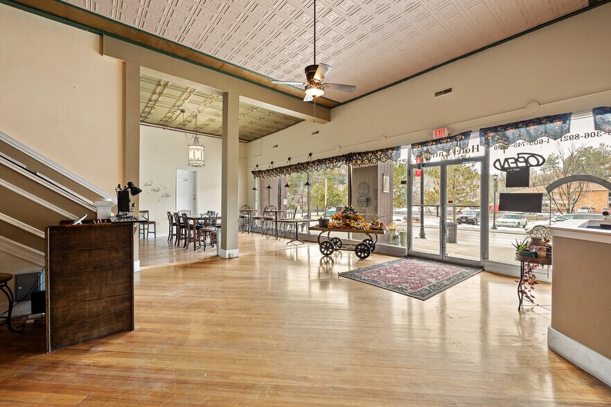 More Photos Of 603 N River St, Hot Springs Hotel For Sale