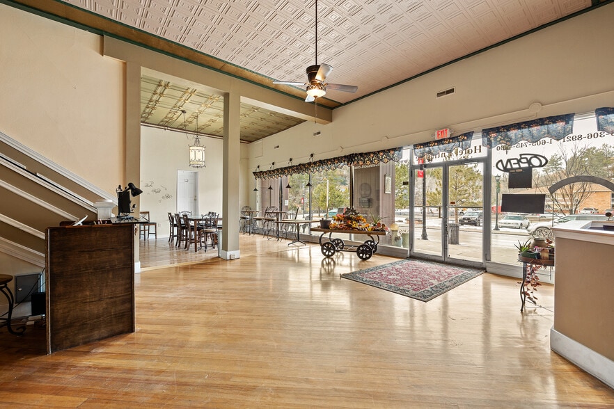 More Photos Of 603 N River St, Hot Springs Hotel For Sale
