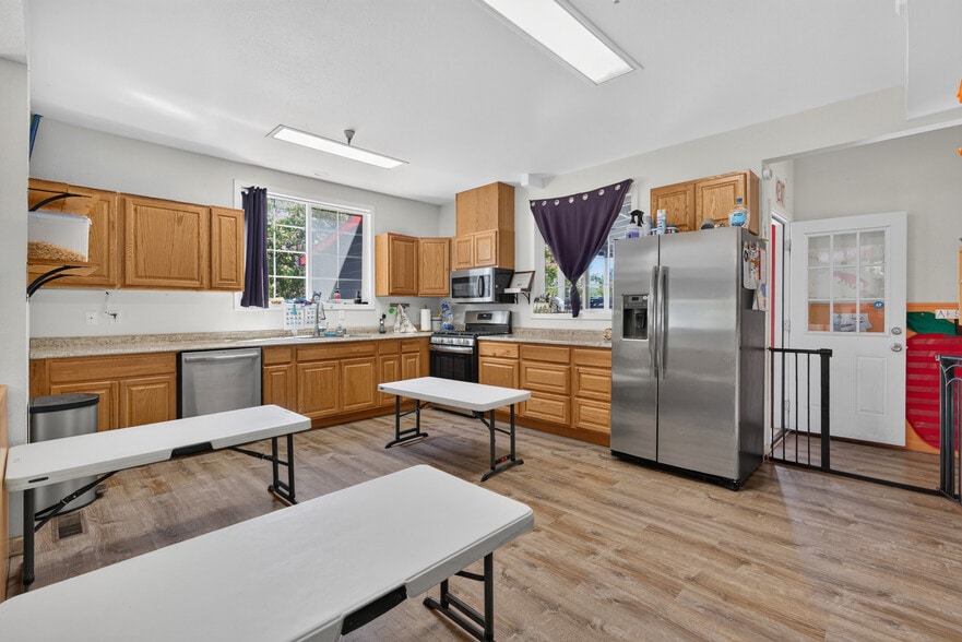 More Photos Of 530 N Cloverdale Blvd, Cloverdale Specialty For Sale