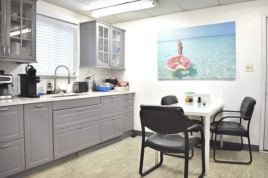 More Photos Of 1333 W Outer 21 Rd, Arnold Medical For Sale