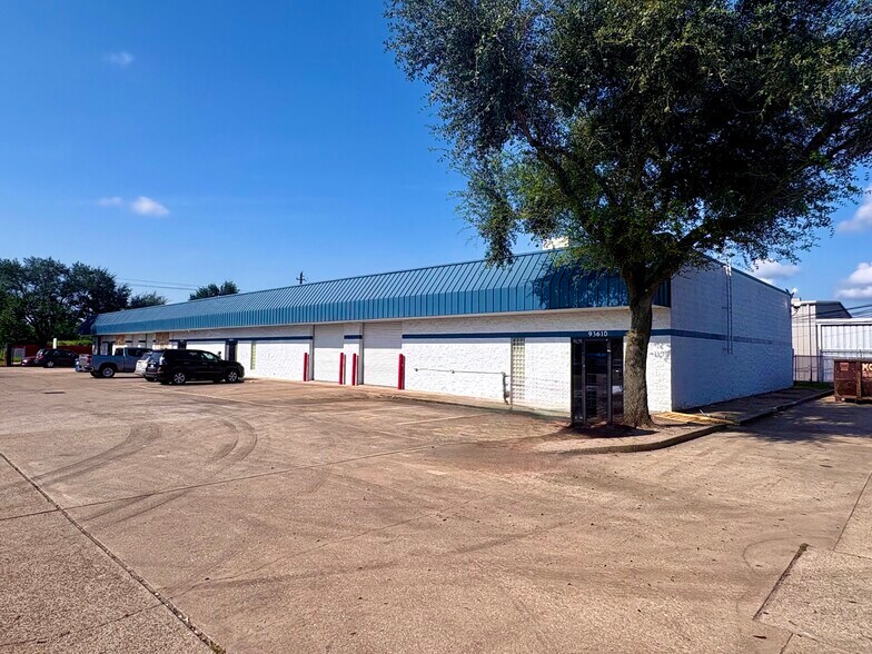 More Photos Of 9361 Winkler Dr, Houston Light Distribution For Lease