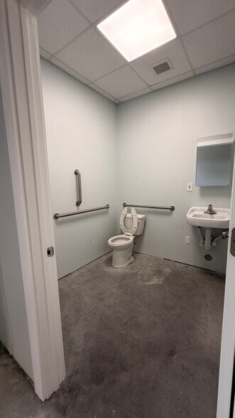 More Photos Of 4557 Savannah Hwy, Ravenel Light Manufacturing For Lease