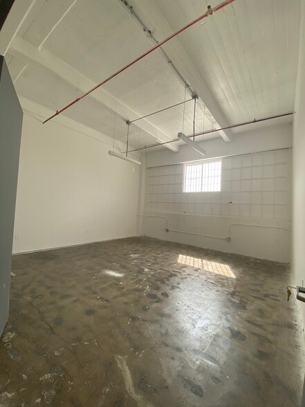 More Photos Of 901 E 31st St, Los Angeles Manufacturing For Lease