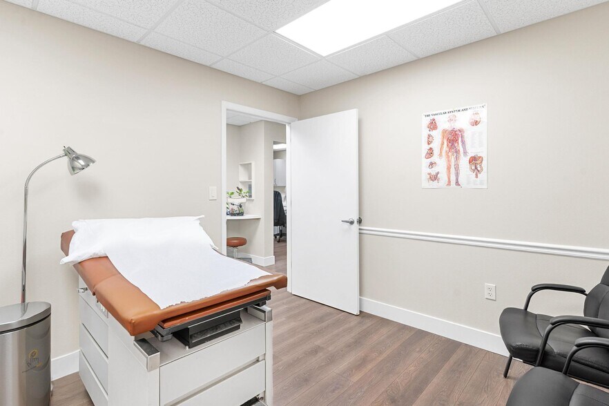 More Photos Of 920 ROLLING ACRES Rd, Lady Lake Medical For Sale