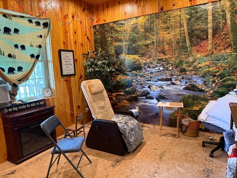 More Photos Of 401 N Busch Ave, Mountain Grove Office For Sale