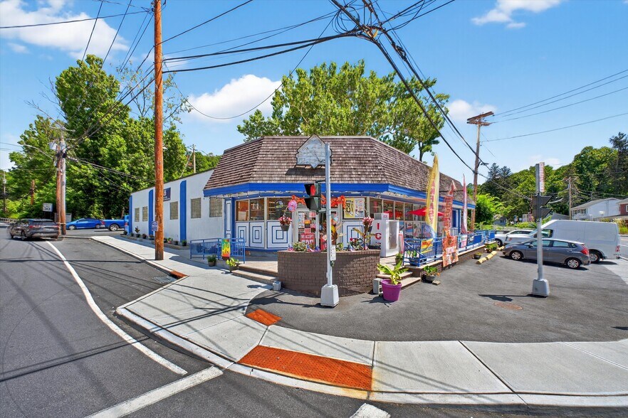 More Photos Of 4 Oscawana Lake Rd, Putnam Valley Supermarket For Sale