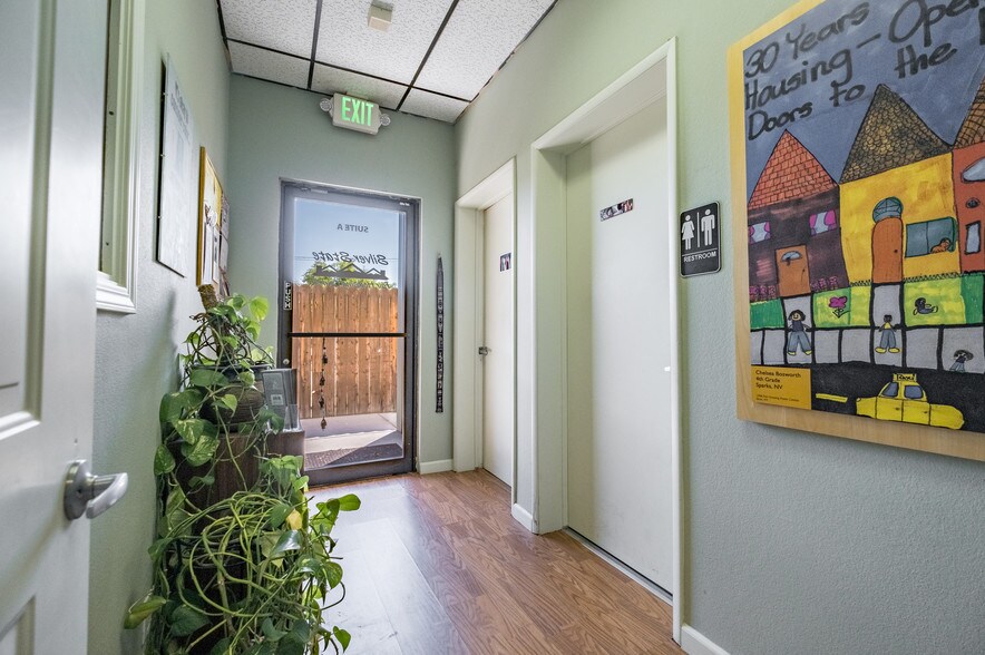 More Photos Of 110 W Arroyo St, Reno Office For Sale