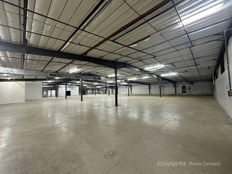 More Photos Of 2503 N Neergard Ave, Springfield Warehouse For Lease