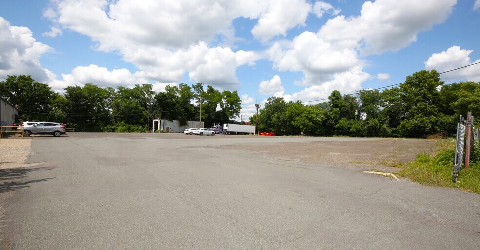 More Photos Of 1400 E State St, Hamilton Manufacturing For Lease