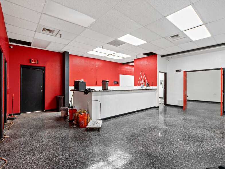 More Photos Of 2111 S Alma School Rd, Mesa General Retail For Lease