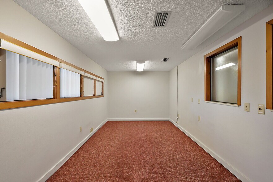 More Photos Of 708 Lee St, Leesburg Office For Sale