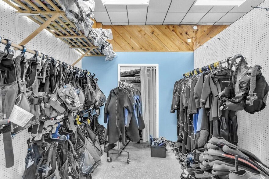 More Photos Of 99222 Overseas Hwy, Key Largo Storefront Retail Residential For Sale