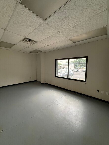 More Photos Of 3080 Sylvan Rd, Hapeville Auto Dealership For Lease