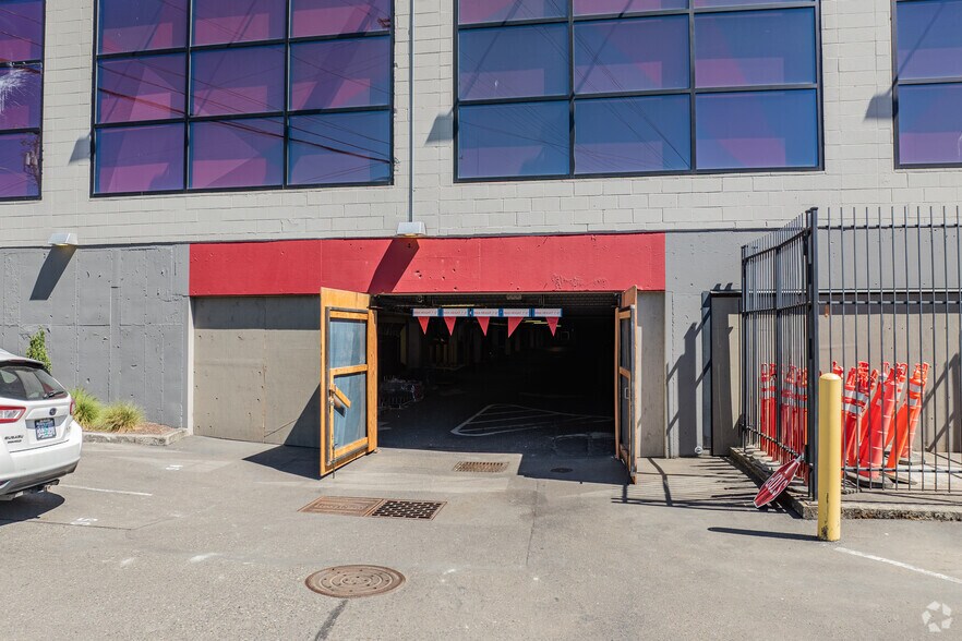 More Photos Of 4030 NE Halsey St, Portland Freestanding For Lease