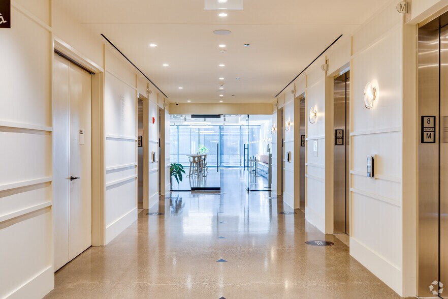 More Photos Of 333 N Green St, Chicago Office For Lease