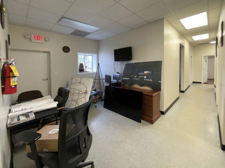 More Photos Of 3032 Gum Ct, Chesapeake Service For Lease