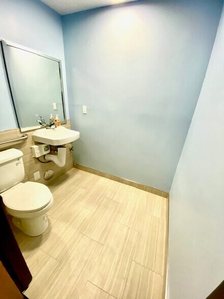 More Photos Of 7574 Trade St, San Diego Research And Development For Lease