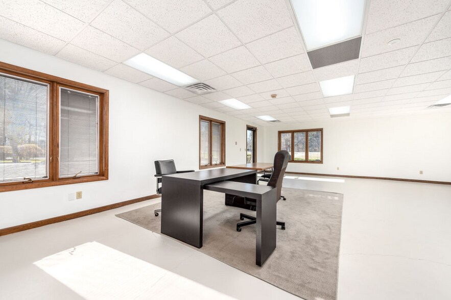 More Photos Of 5403 S Graham Rd, Saint Charles Self Storage For Lease