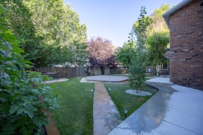 More Photos Of 540 Clinton St, Ridgway Restaurant For Lease