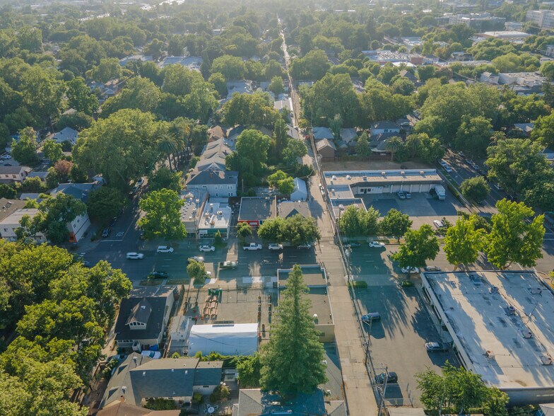 More Photos Of 2016-2018 16th St, Sacramento Storefront Retail Residential For Sale