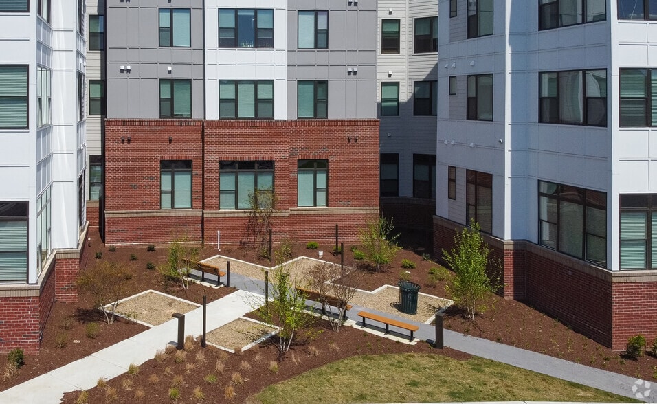 More Photos Of 306 E 10TH St, Greenville Apartments For Lease