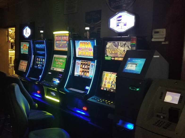 More Photos Of 900 N Union St, Dwight Restaurant For Sale