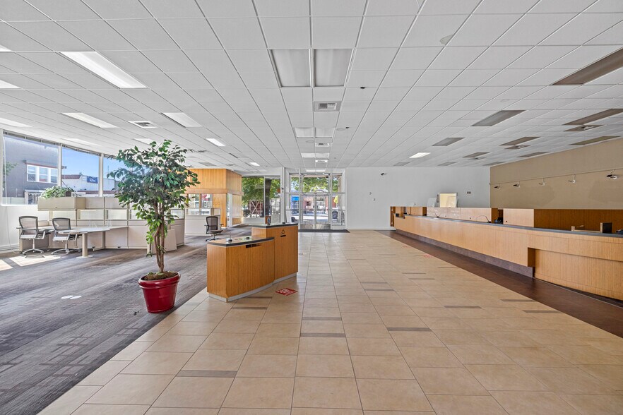 More Photos Of 501 N Olympic Ave, Arlington Bank For Lease
