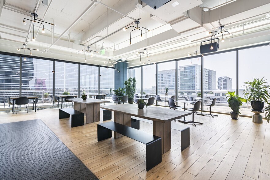 More Photos Of 615 S College St, Charlotte Office For Lease