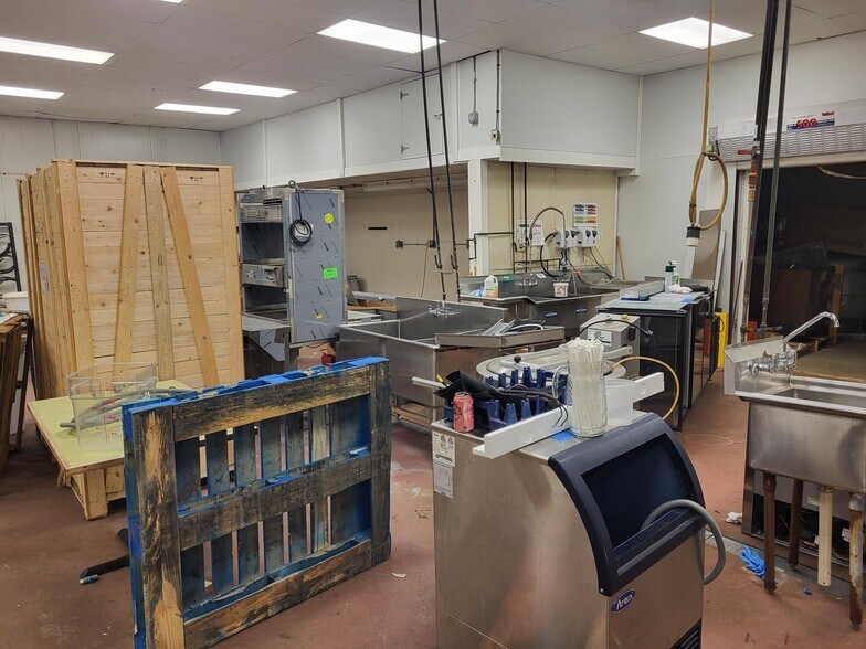 More Photos Of 4780 Crayton Ave, Cleveland Warehouse For Lease