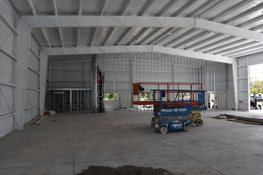 More Photos Of 7125 114th Ave, Largo Warehouse For Lease