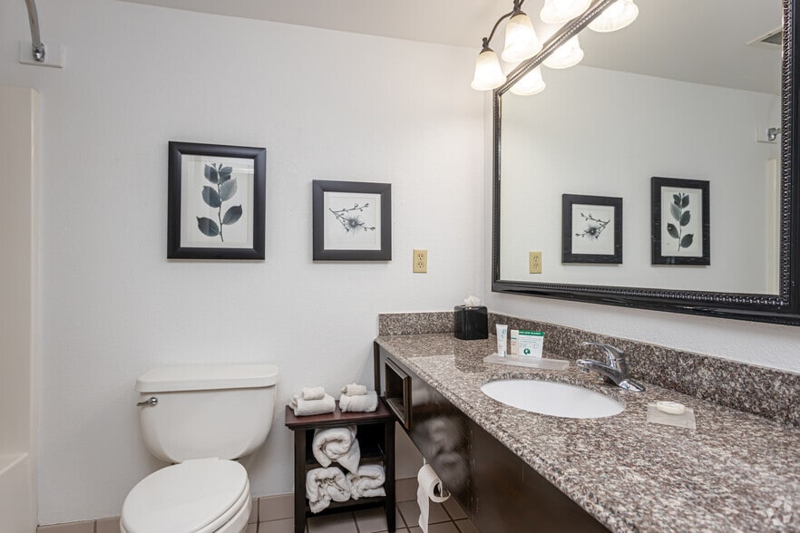 More Photos Of 13900 Wilfred Seymour Rd, Ocean Springs Hotel For Sale