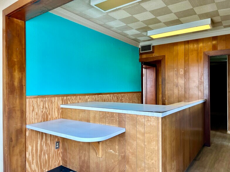 More Photos Of 103 N High St, Franklin Office Residential For Sale