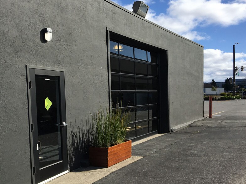 More Photos Of 1023 Chestnut St, Redwood City Research And Development For Sale