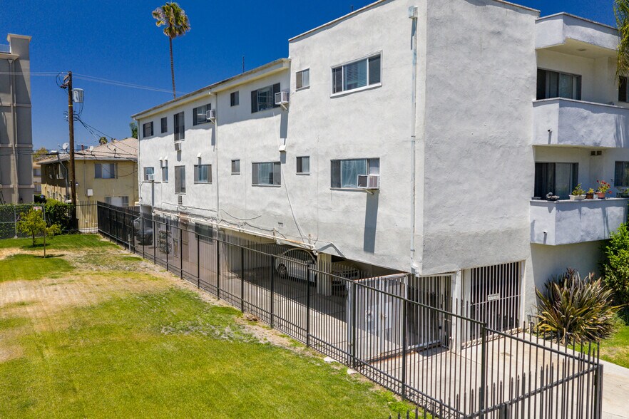 More Photos Of 1041 S Corning St, Los Angeles Apartments For Sale