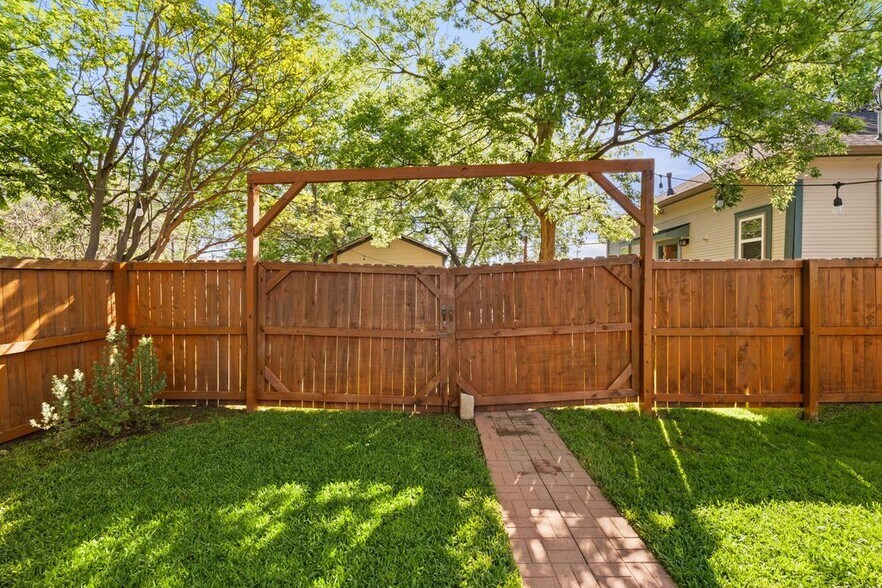 More Photos Of 314 W 3rd St, Taylor Multifamily For Sale