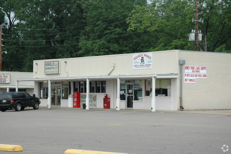 More Photos Of 653 E Madison Ave, Bastrop General Retail For Lease