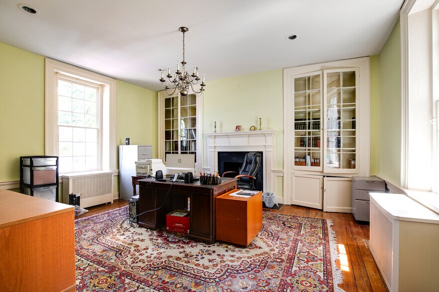 More Photos Of 100 E Main St, Richmond Office For Sale