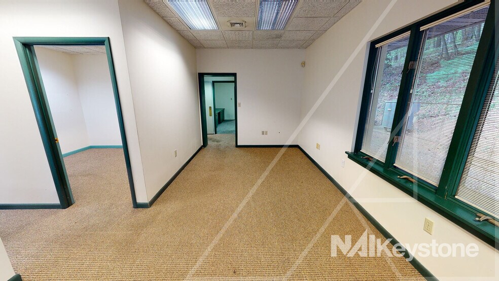 More Photos Of 448 Imperial Dr, Mohnton Warehouse For Sale