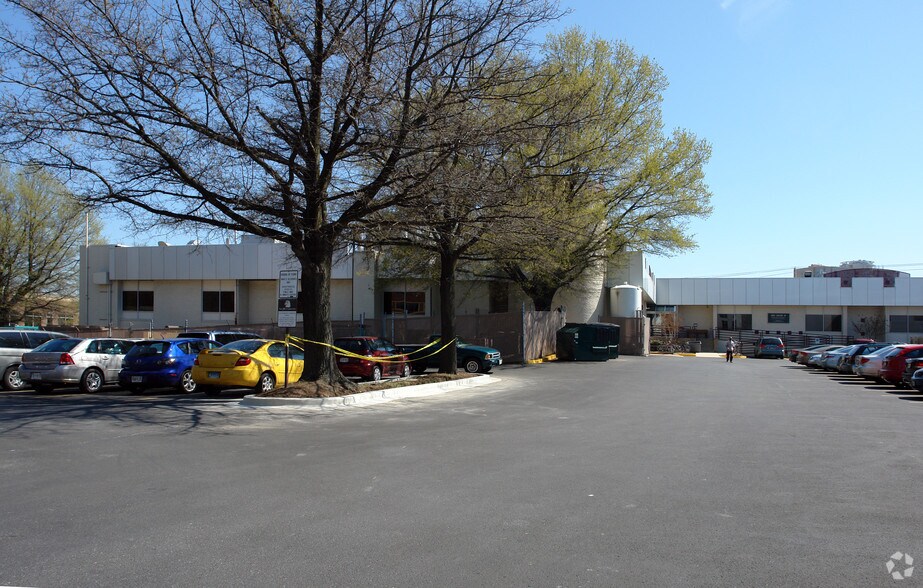 More Photos Of 12441 Parklawn Dr, Rockville Research And Development For Lease