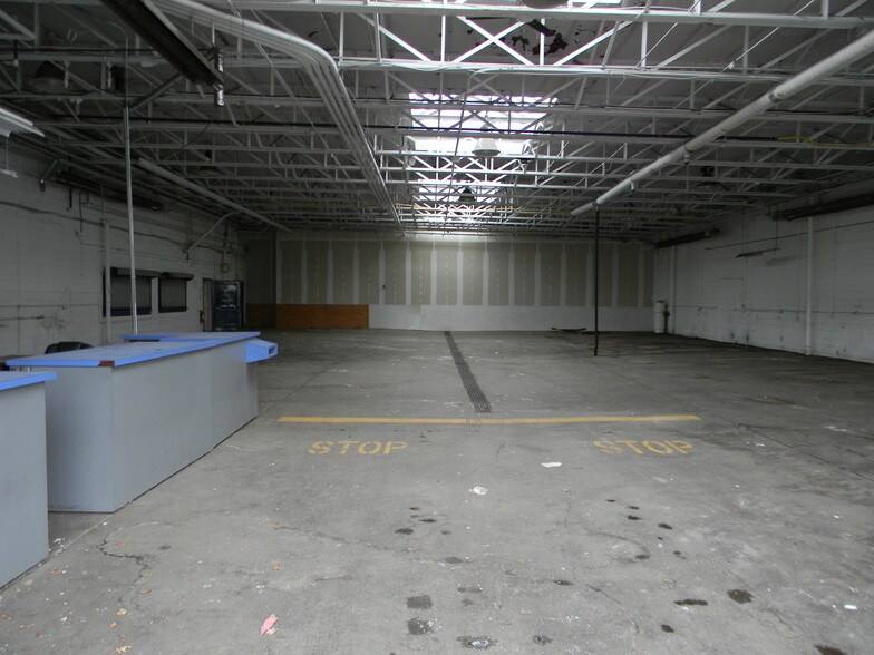 More Photos Of 1212 Abbott Rd, Buffalo Auto Dealership For Lease