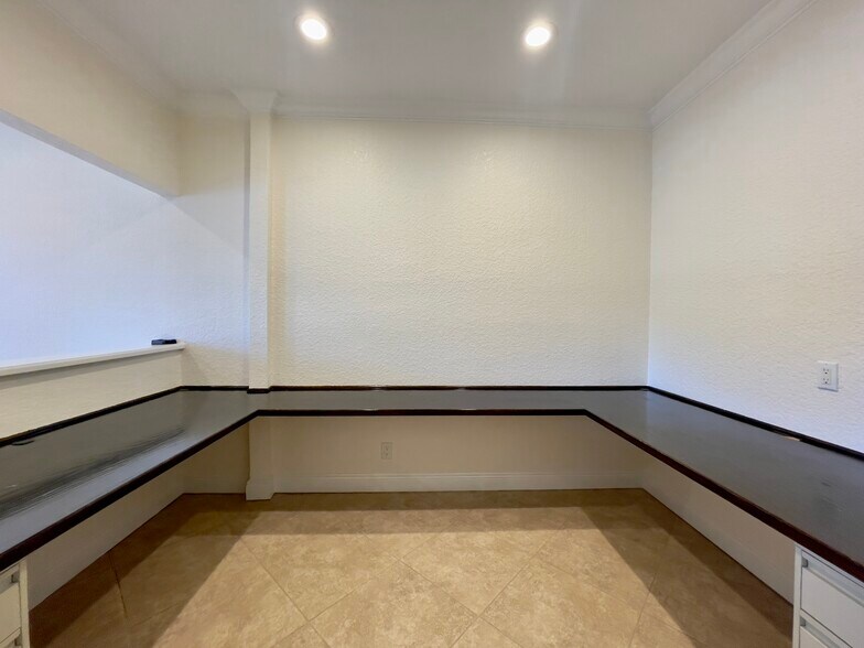More Photos Of 312 S Old Dixie Hwy, Jupiter Office For Lease