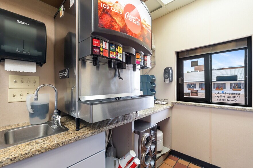 More Photos Of 1138 Yellowstone, Pocatello Restaurant For Sale