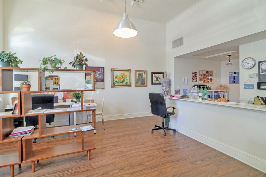 More Photos Of 449-455 San Benito St, Hollister Storefront Retail Office For Lease