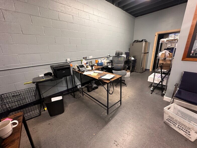 More Photos Of 1623-1635 Chicago Dr SW, Grand Rapids Freestanding For Lease