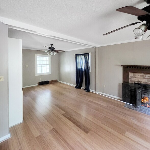 More Photos Of 1201 Crescent St, Summerton Apartments For Sale