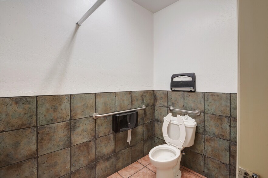 More Photos Of 8032 4th St NW, Albuquerque Restaurant For Sale