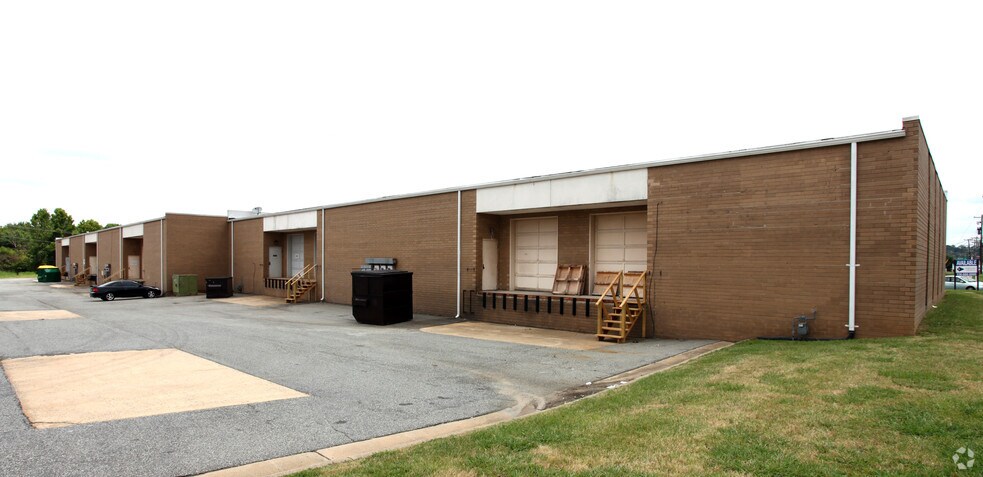 More Photos Of 2906-2924 Baltic Ave, Greensboro Industrial For Lease