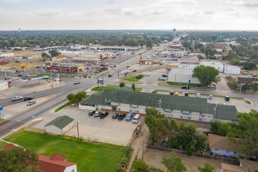More Photos Of 1202 W Kansas Ave, Garden City Hotel For Sale