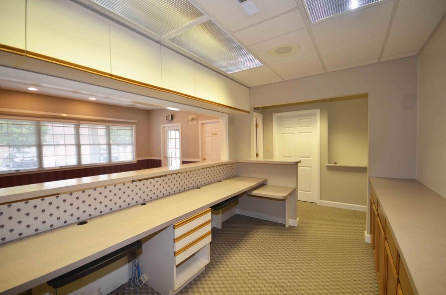 More Photos Of 556 Cynwood Dr, Easton Medical For Lease