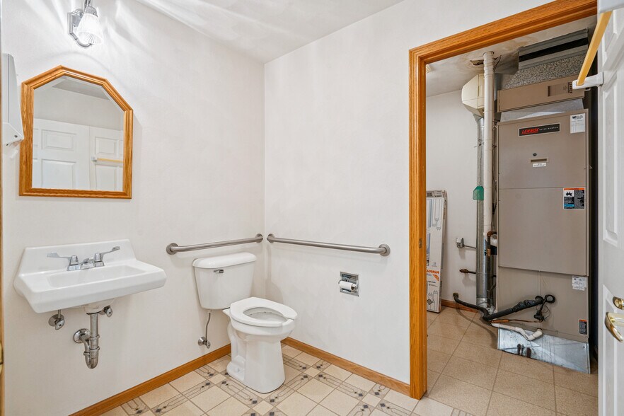 More Photos Of 219 N Canal St, Annawan Office For Sale